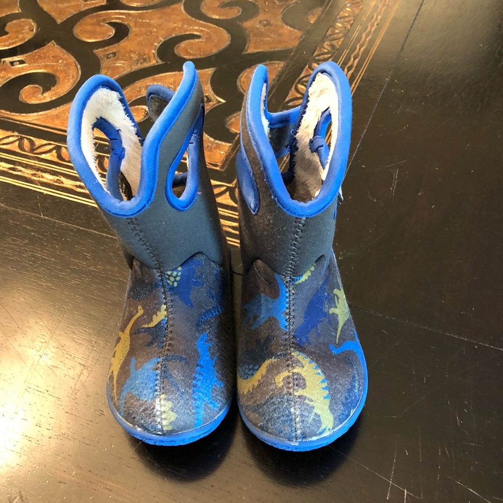 Size 7 dinosaur bogs